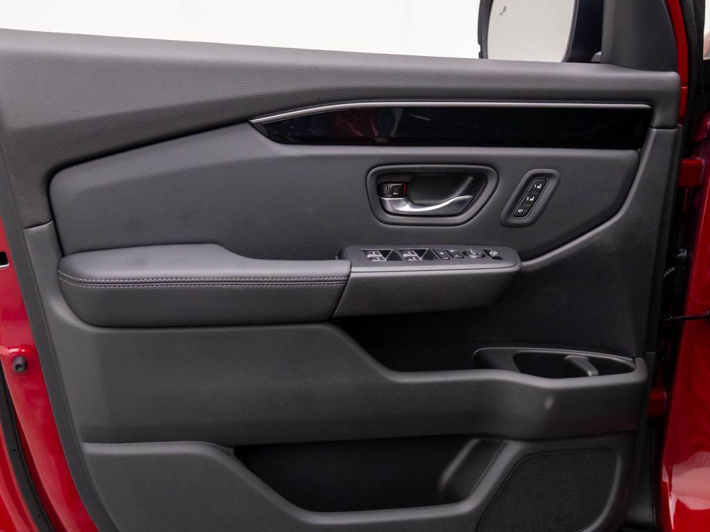 new 2025 Honda Pilot car, priced at $53,450