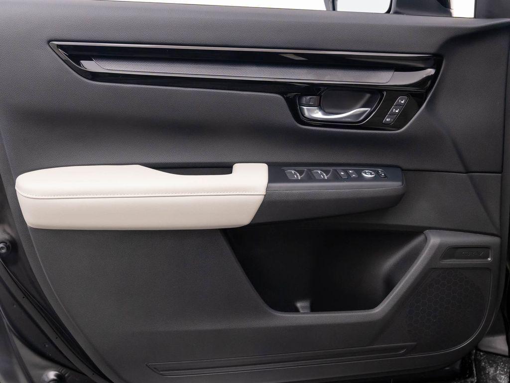 used 2025 Honda CR-V car, priced at $36,001