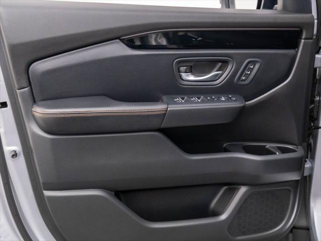 new 2025 Honda Pilot car, priced at $49,650