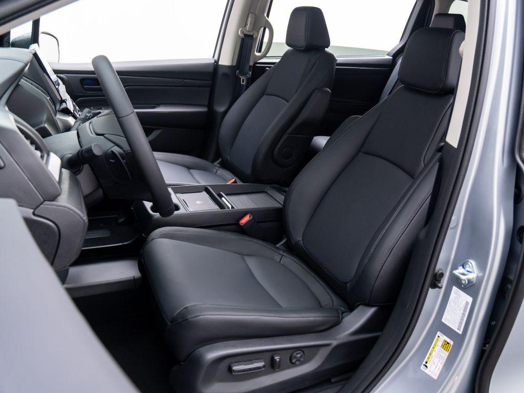 new 2026 Honda Odyssey car, priced at $44,290