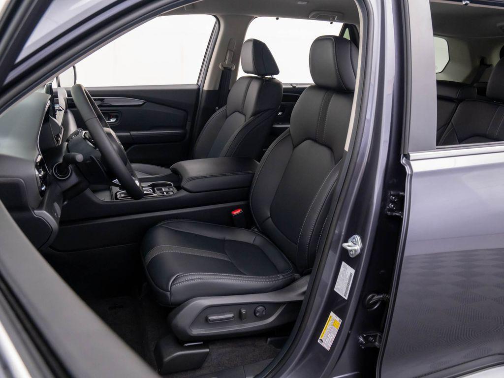 new 2025 Honda Pilot car, priced at $44,268