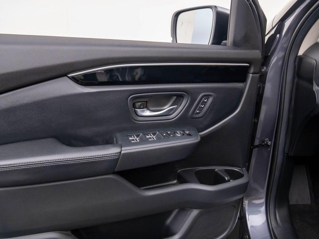 new 2025 Honda Pilot car, priced at $44,268
