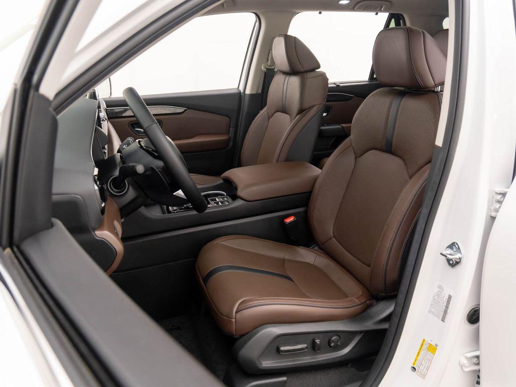new 2025 Honda Pilot car, priced at $52,985