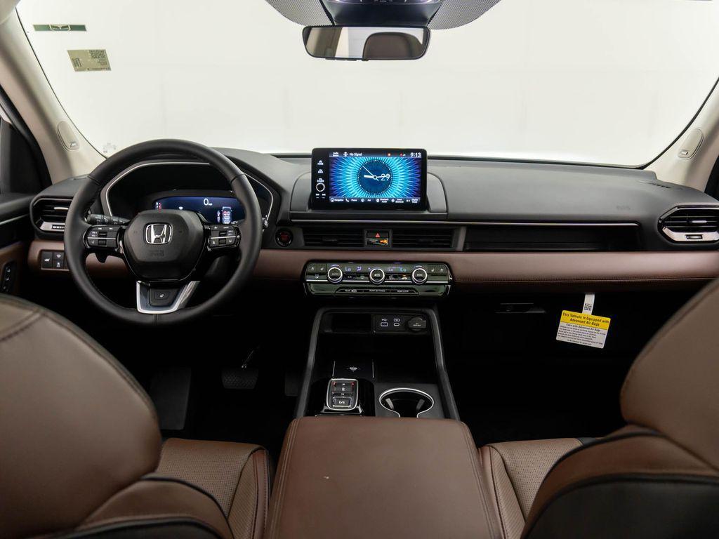 new 2025 Honda Pilot car, priced at $52,985