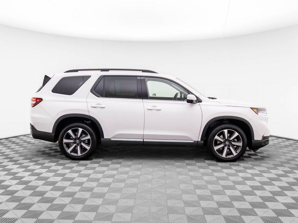 new 2025 Honda Pilot car, priced at $52,985