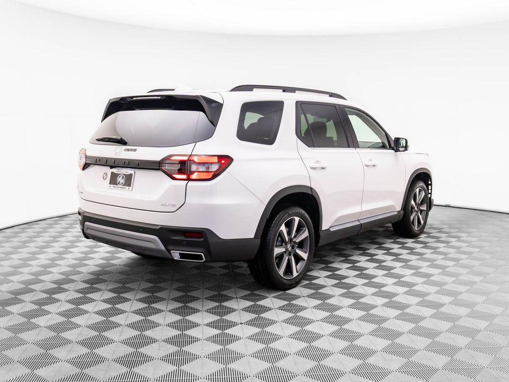 new 2025 Honda Pilot car, priced at $52,985