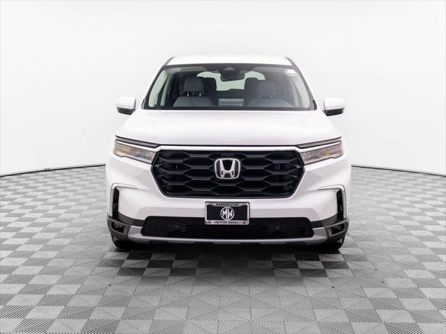 new 2025 Honda Pilot car, priced at $45,956