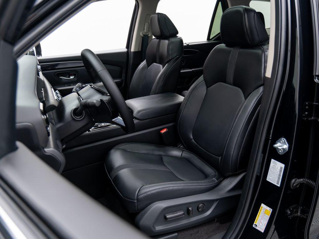 new 2025 Honda Pilot car, priced at $47,823