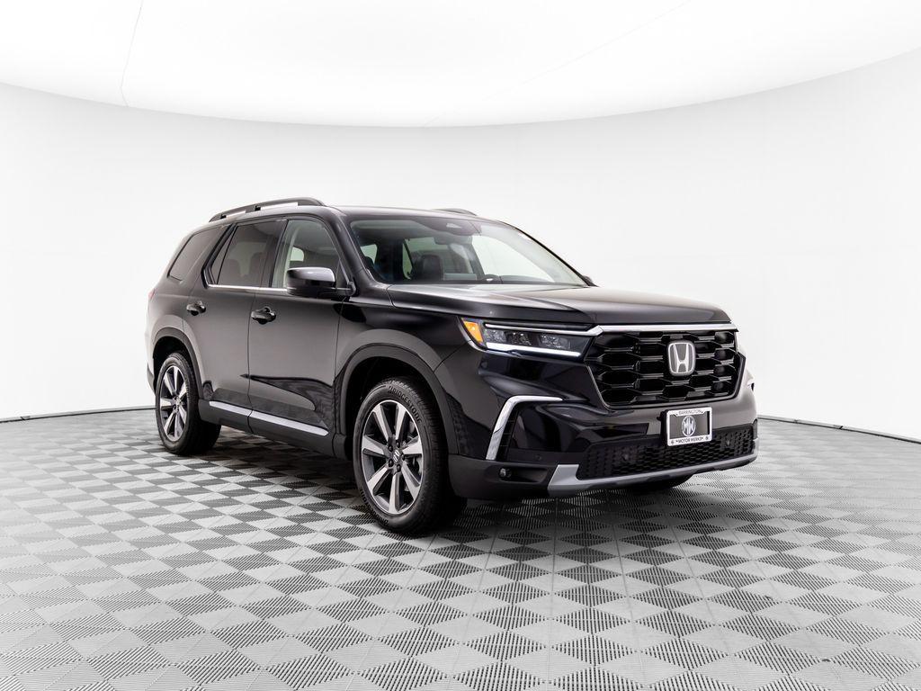 new 2025 Honda Pilot car, priced at $47,823