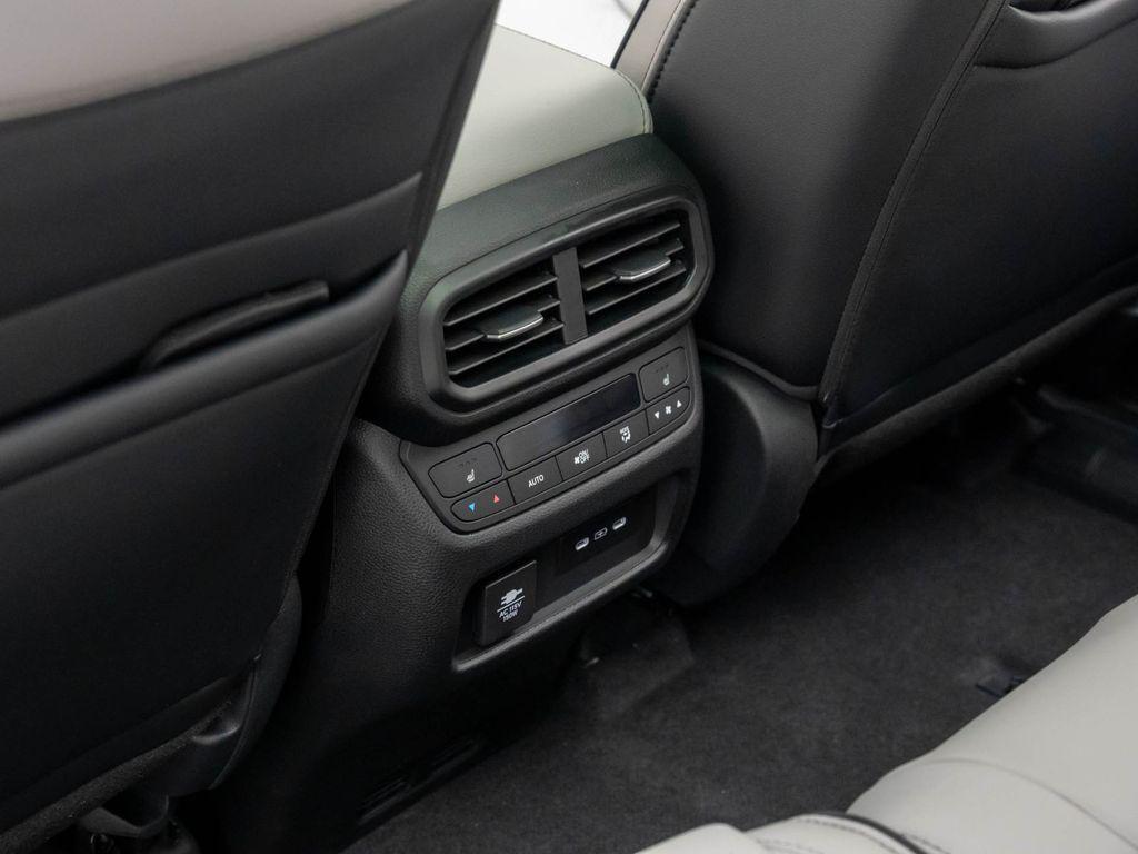 new 2025 Honda Pilot car, priced at $52,575