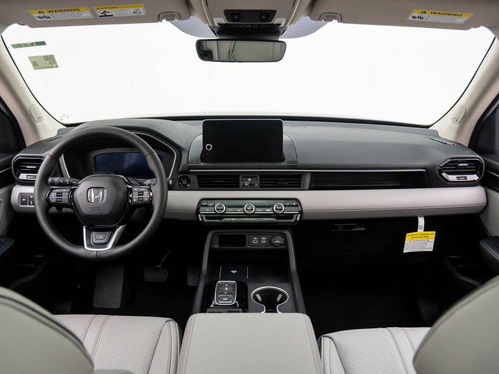 new 2025 Honda Pilot car, priced at $52,575