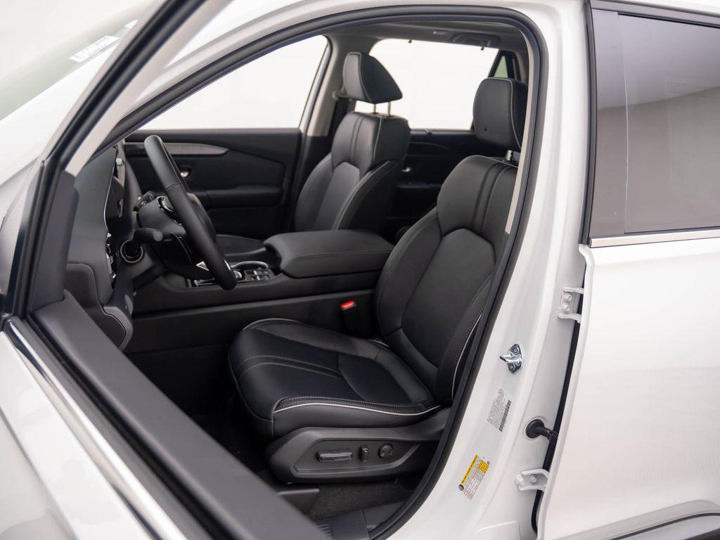 new 2025 Honda Pilot car, priced at $53,760