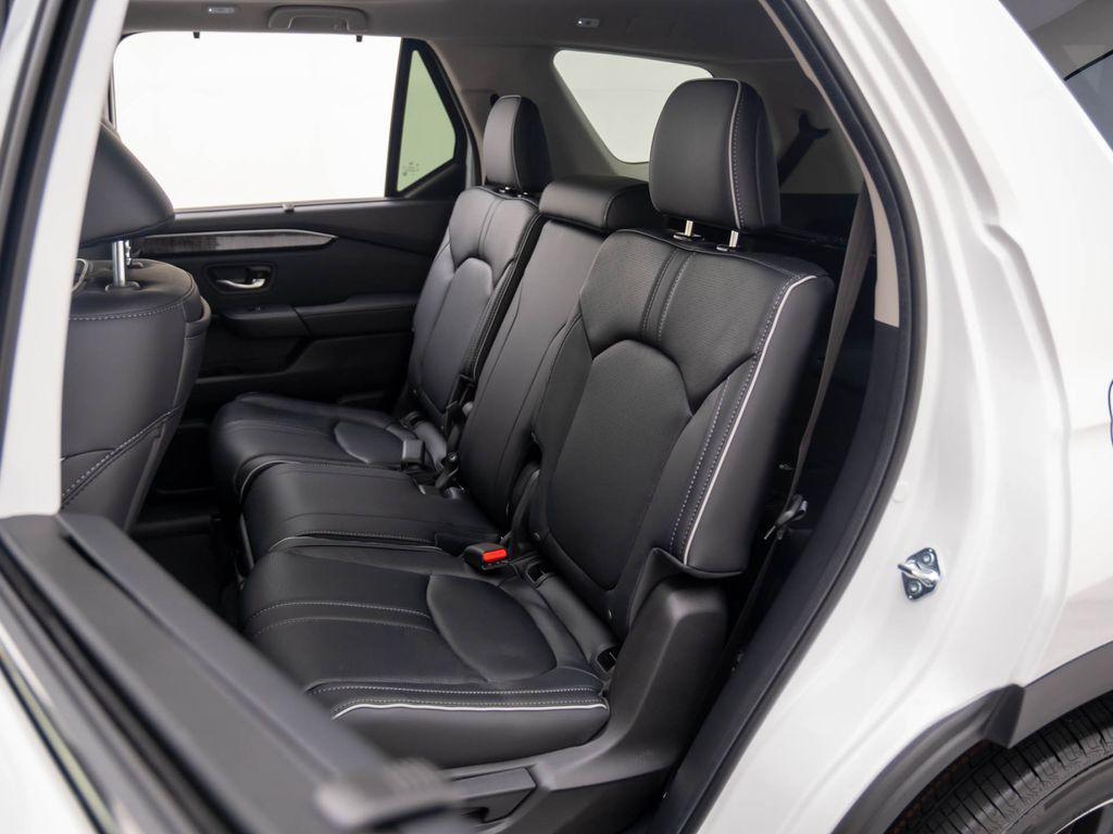 new 2025 Honda Pilot car, priced at $53,760