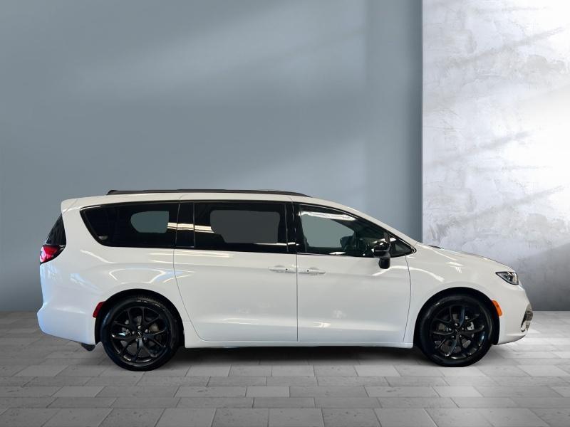 new 2024 Chrysler Pacifica car, priced at $44,619