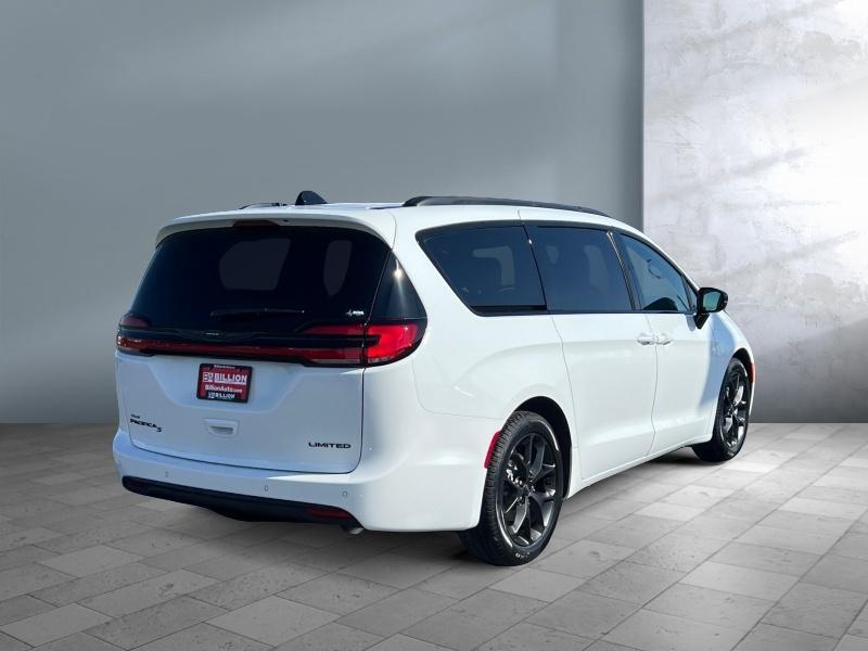 new 2024 Chrysler Pacifica car, priced at $44,619