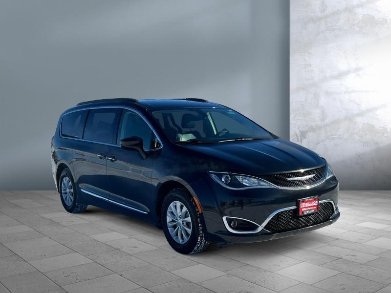 used 2017 Chrysler Pacifica car, priced at $13,995