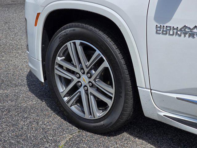 used 2023 Chevrolet Traverse car, priced at $42,895
