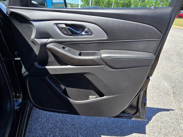 used 2022 Chevrolet Traverse car, priced at $28,588