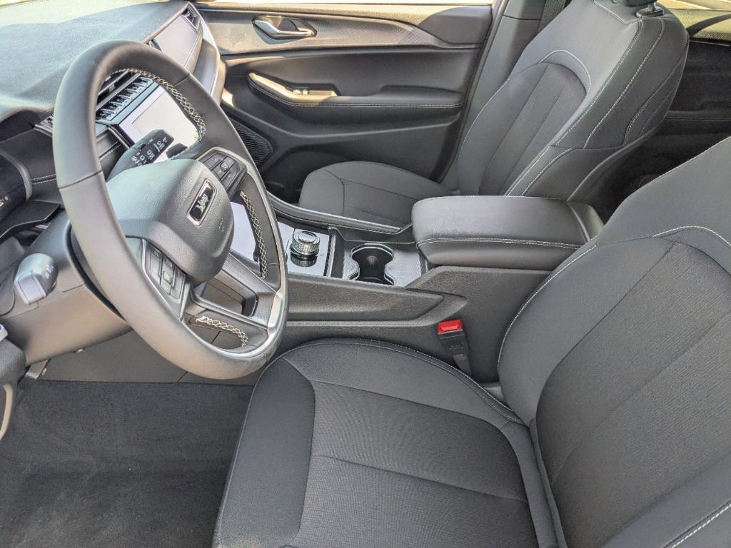 new 2025 Jeep Grand Cherokee car, priced at $37,897
