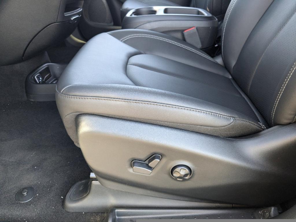 new 2025 Chrysler Pacifica car, priced at $40,891