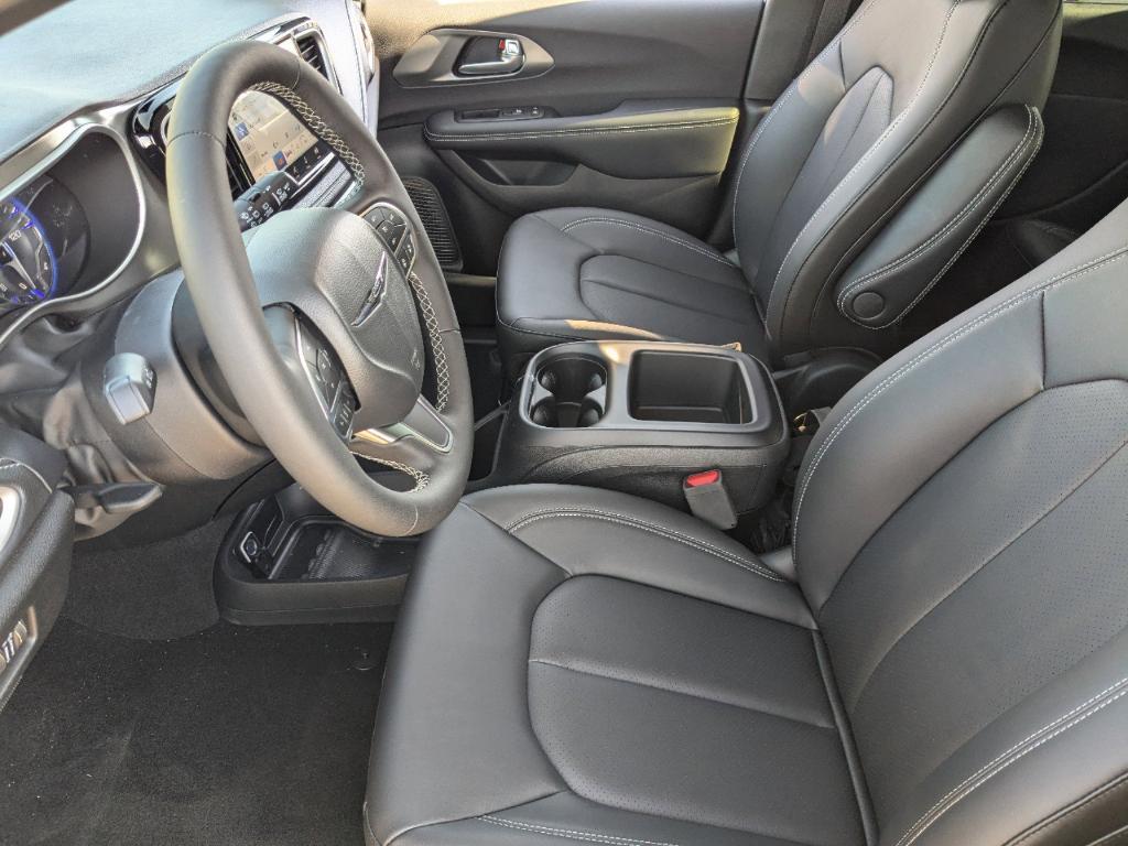 new 2025 Chrysler Pacifica car, priced at $40,891