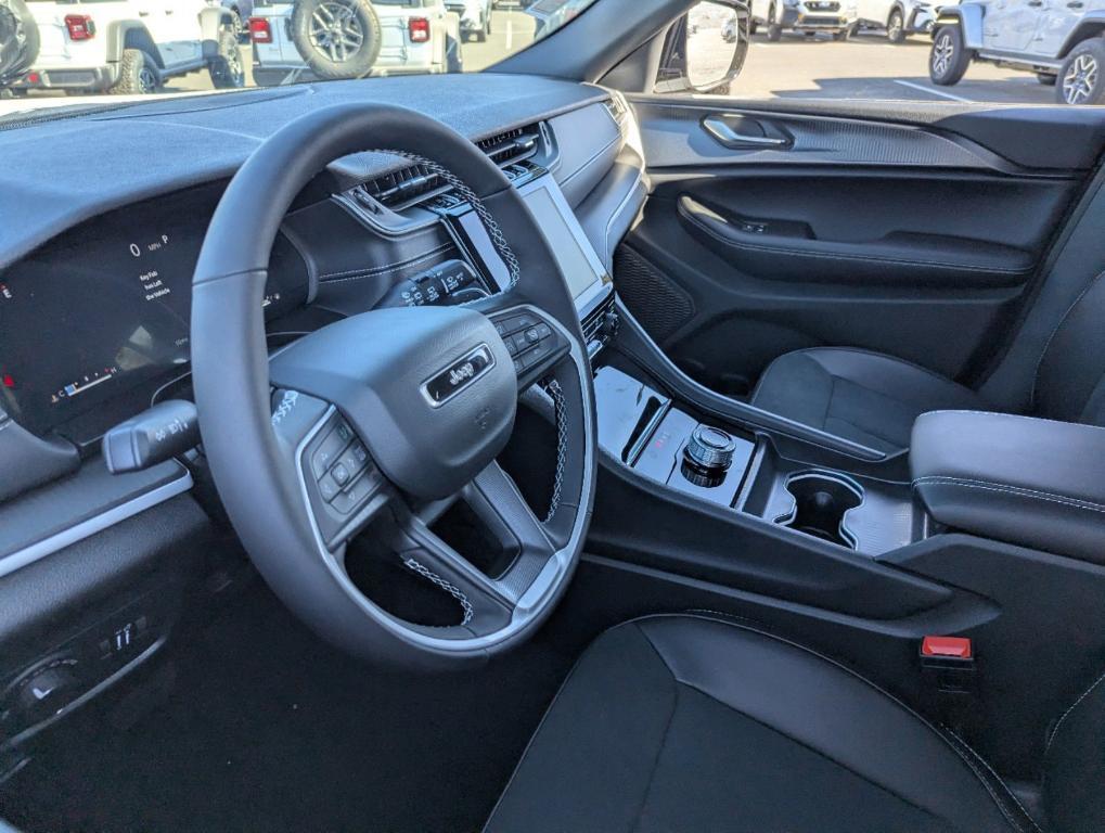 new 2025 Jeep Grand Cherokee car, priced at $38,638