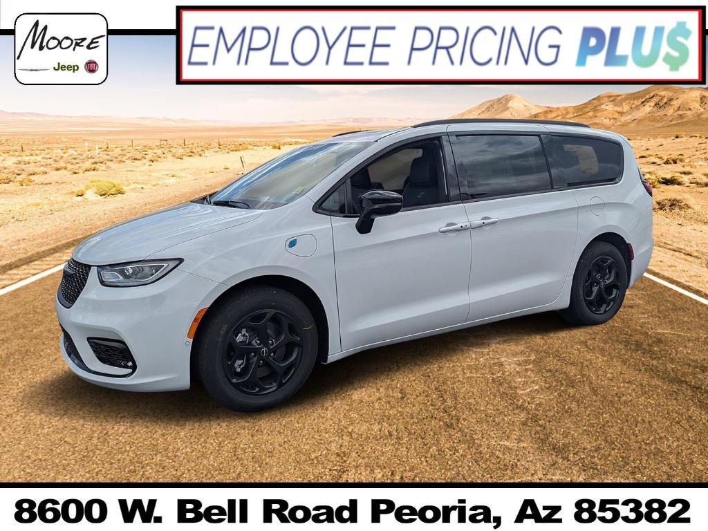 new 2025 Chrysler Pacifica Hybrid car, priced at $52,256