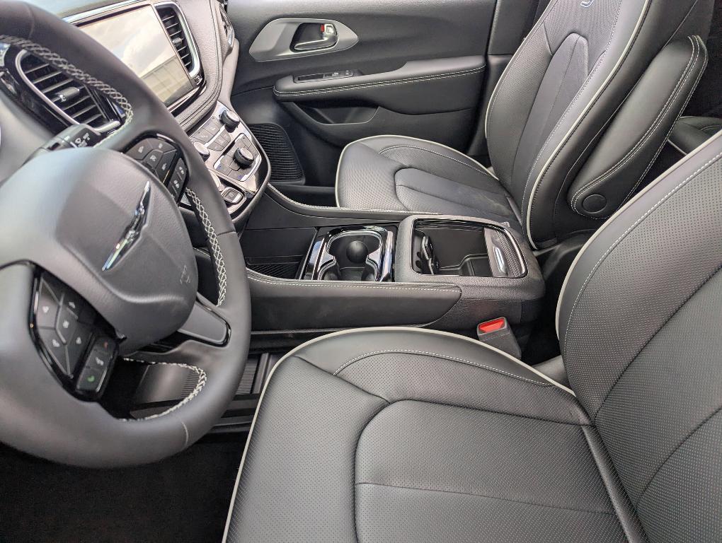 new 2025 Chrysler Pacifica Hybrid car, priced at $58,580