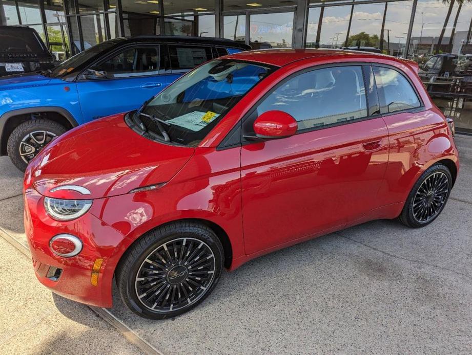 new 2024 FIAT 500e car