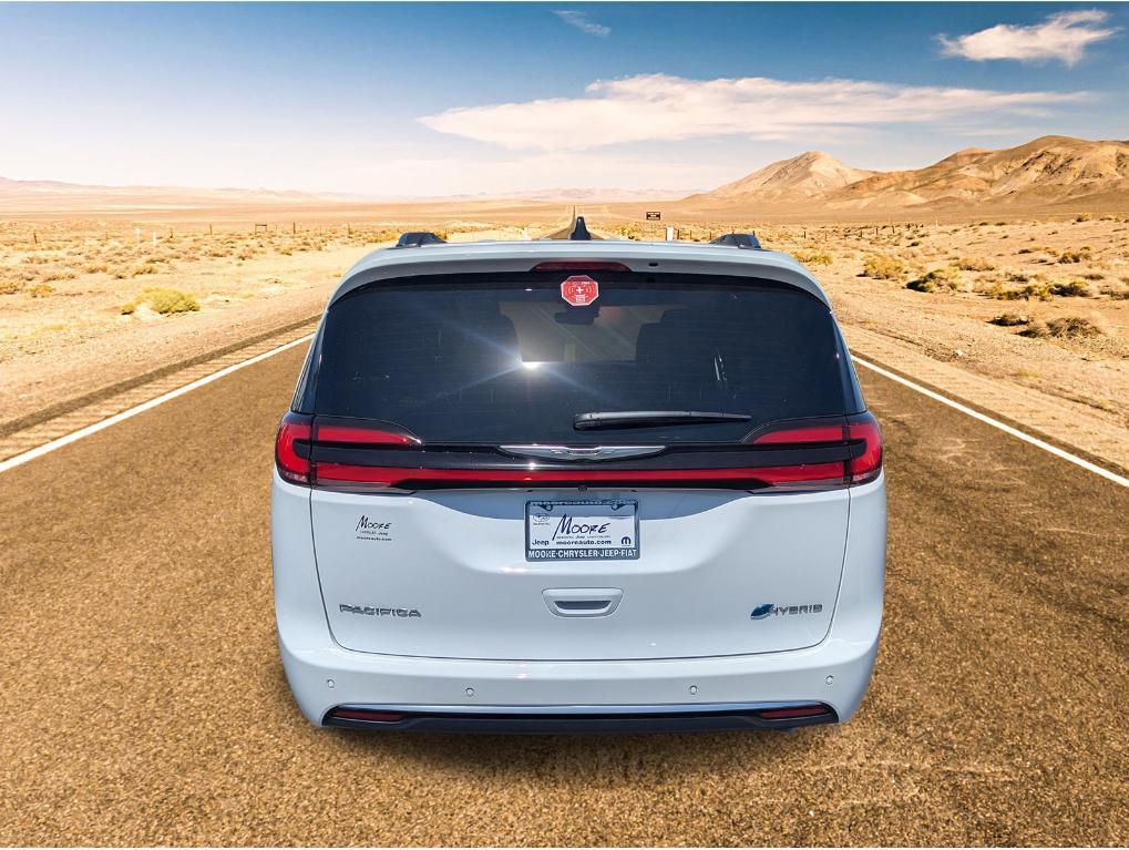 new 2025 Chrysler Pacifica Hybrid car, priced at $55,541