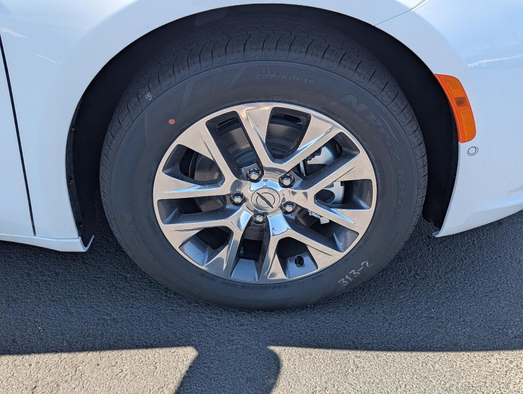 new 2025 Chrysler Pacifica Hybrid car, priced at $55,541