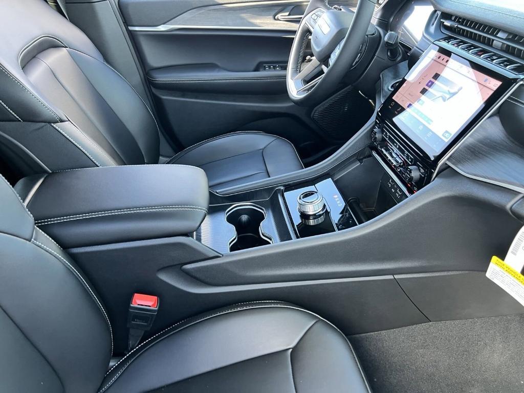 new 2025 Jeep Grand Cherokee car, priced at $39,706