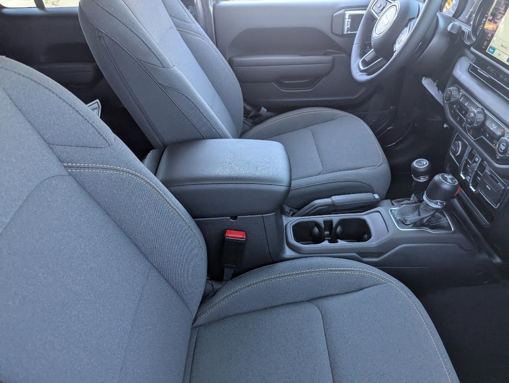 new 2025 Jeep Wrangler car, priced at $45,216
