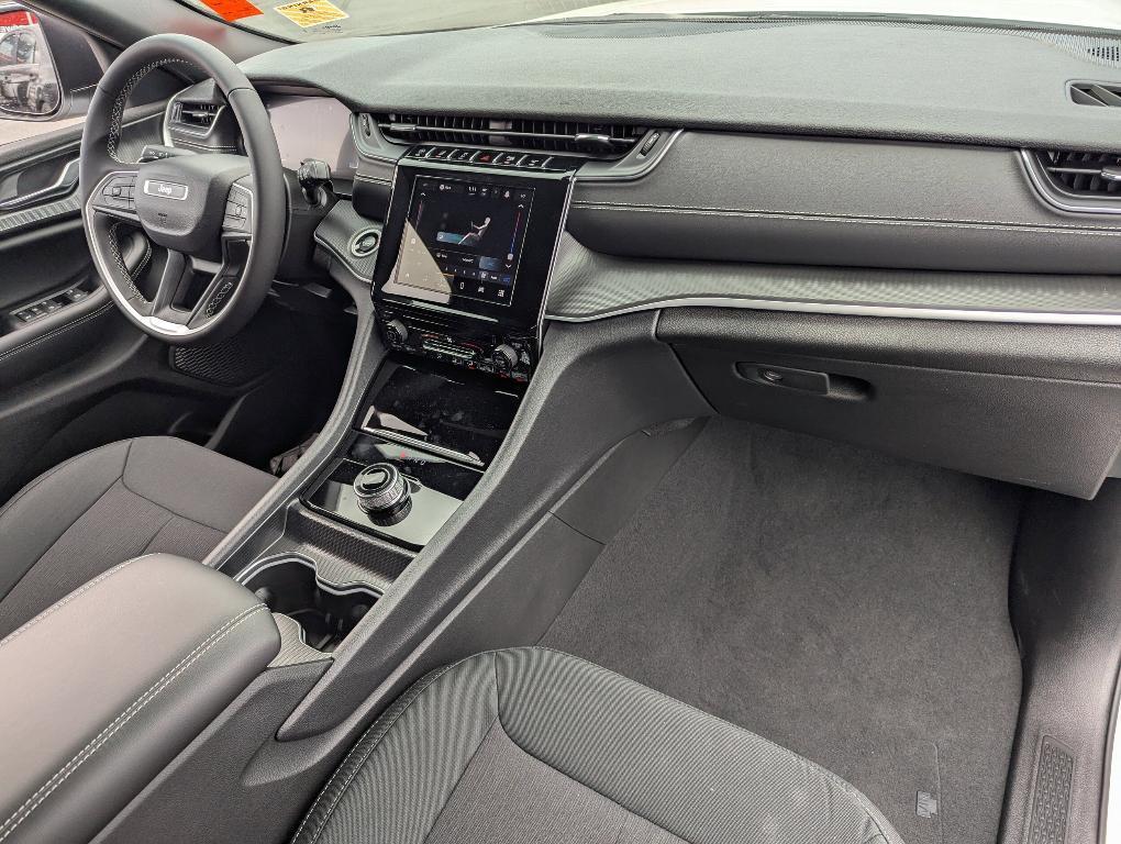 new 2025 Jeep Grand Cherokee car, priced at $34,586