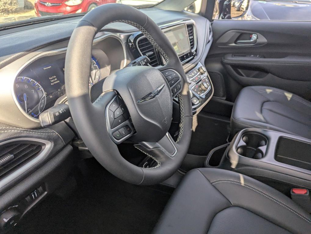 new 2025 Chrysler Pacifica car, priced at $40,891