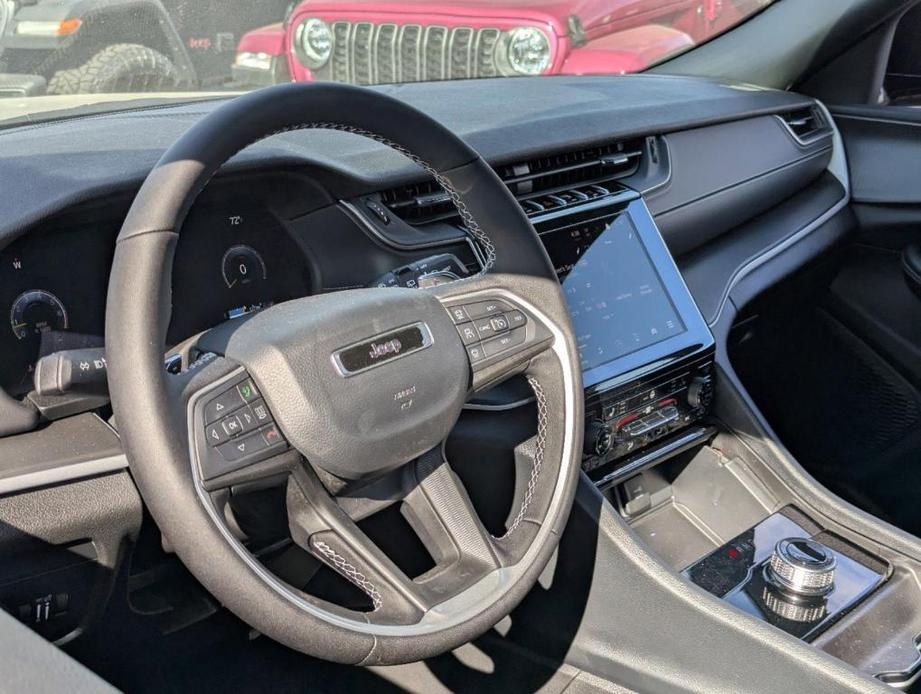 new 2025 Jeep Grand Cherokee car, priced at $38,194