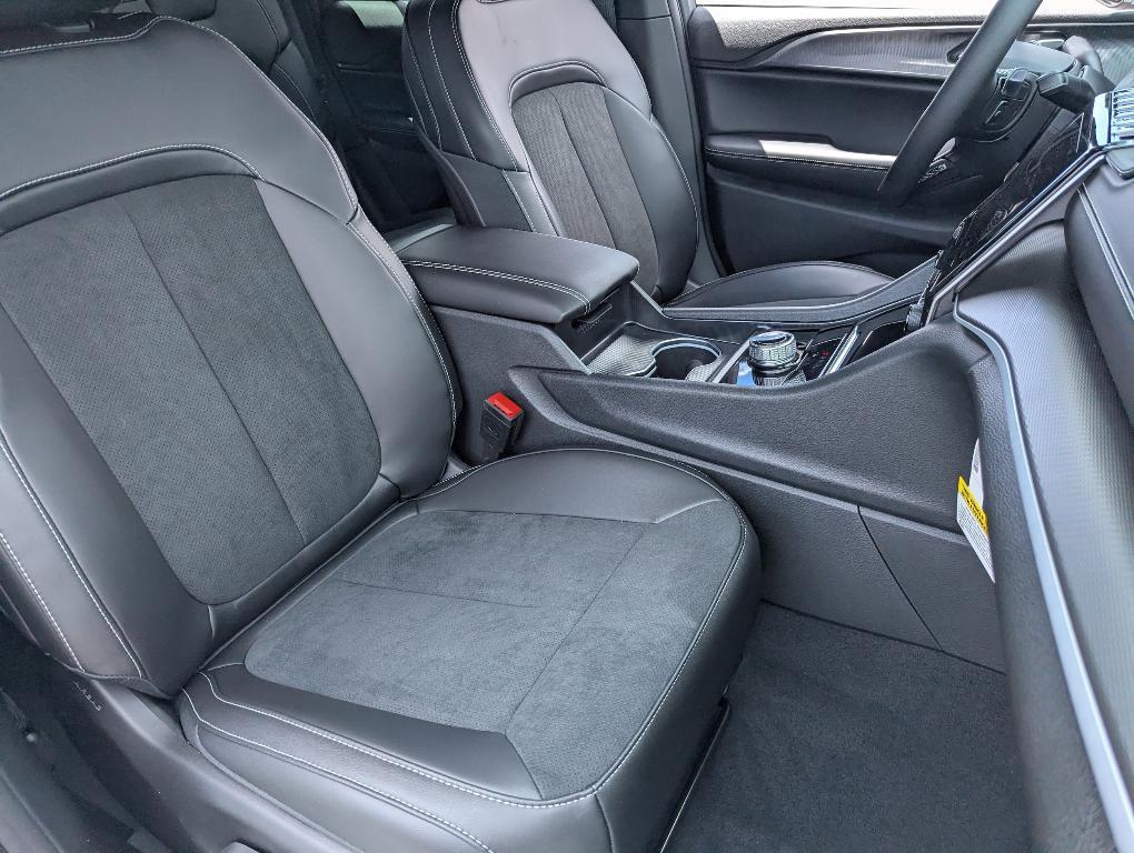 new 2025 Jeep Grand Cherokee car, priced at $35,157