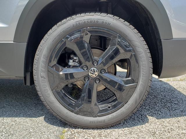 new 2025 Volkswagen Taos car, priced at $34,298