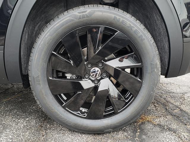 new 2026 Volkswagen Atlas Cross Sport car, priced at $47,857