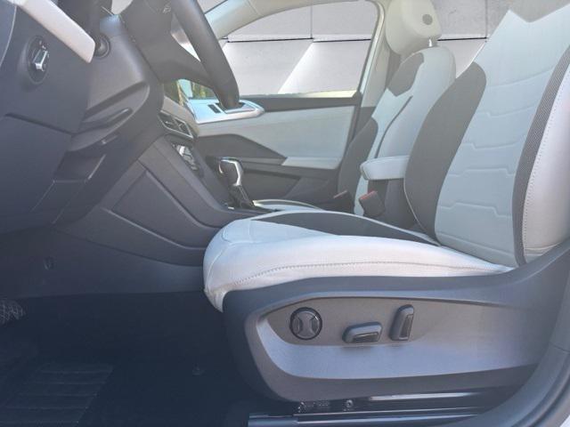 new 2025 Volkswagen Taos car