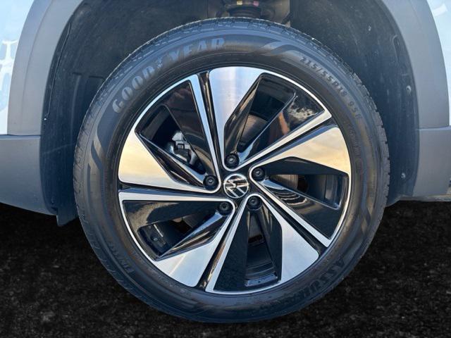 new 2025 Volkswagen Taos car