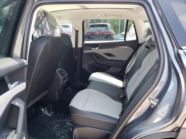 new 2025 Volkswagen Tiguan car, priced at $34,928