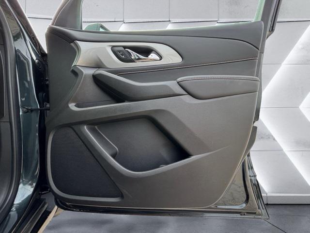 used 2021 Chevrolet Traverse car, priced at $23,625