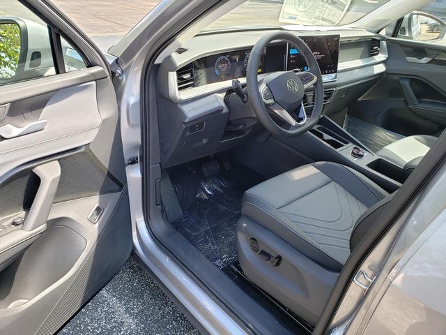 new 2025 Volkswagen Tiguan car, priced at $35,019