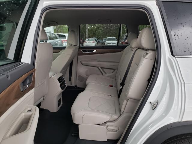new 2025 Volkswagen Atlas car, priced at $43,295