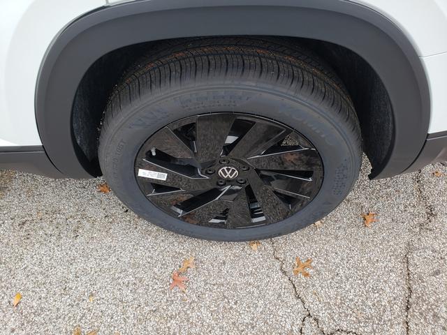 new 2025 Volkswagen Atlas car, priced at $44,182