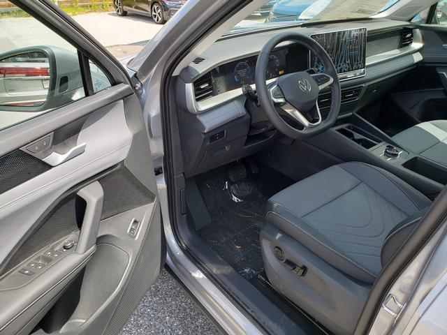new 2025 Volkswagen Tiguan car, priced at $35,678