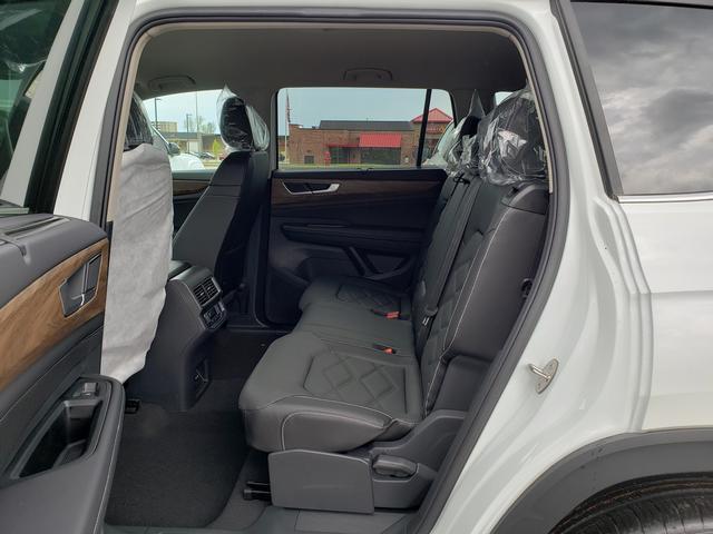 new 2025 Volkswagen Atlas car, priced at $41,101