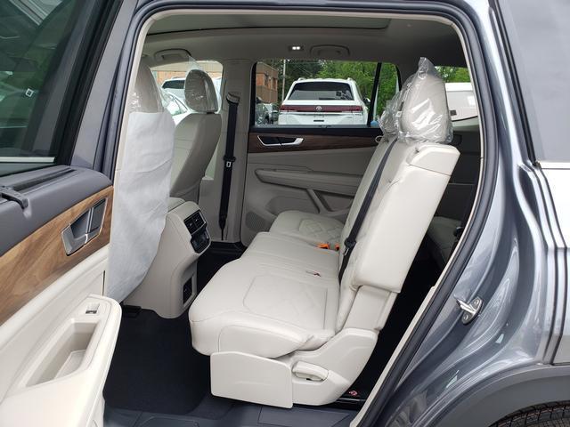 new 2025 Volkswagen ID.4 car, priced at $52,937