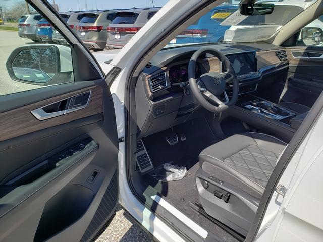 new 2025 Volkswagen Atlas car, priced at $52,577